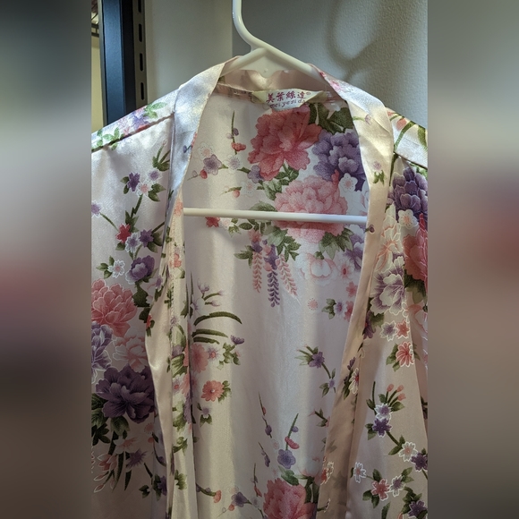 Pink Floral Robe - Picture 5 of 9